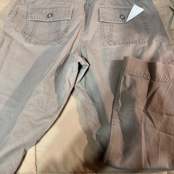 Old Navy khaki low waist capri pants - Picture 6 of 12